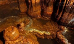 Tuyệt đẹp đá rồng trong hang động hàng triệu năm tuổi