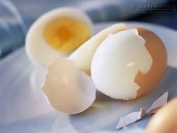 Mẹo bóc trứng luộc trong 15 giây - vừa nhanh vừa đẹp
