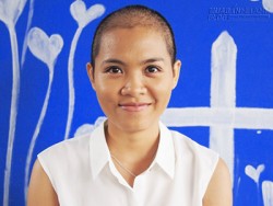 Em xuống tóc nhớ chị gái Thương Sobey đã mất vì ung thư vú