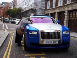 Bài học kinh điển từ ông lão ăn mày và đại gia Rolls Royce