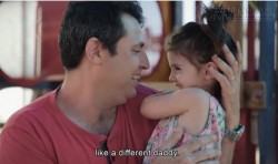 Lần đầu tiên cạo râu sau 14 năm, một người đàn ông gây ngạc nhiên cho cả gia đình