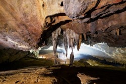 Khai trương tour du lịch trải nghiệm đến hang Va