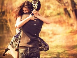Đoán Tình Cảm Của Chàng Qua Cách Ôm
