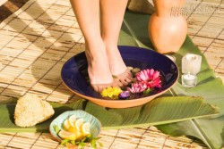 Cách chữa gót chân khô ráp đơn giản mà hiệu quả