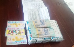 Ông giáo nhờ công an tìm chủ nhân 100 triệu đồng bỏ quên