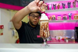 Nên thử trong đời: Ăn sữa lắc rắc vàng chỉ với 330.000 VNĐ