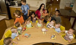 Cuộc sống khó khăn của một bà mẹ sinh 8 tại Mỹ