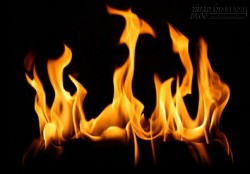 Cách tạo ra lửa cực đơn giản từ giấy bạc và pin tiểu