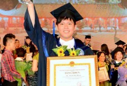 Thủ khoa điển trai phá kỷ lục điểm đầu ra của Đại học Ngoại thương