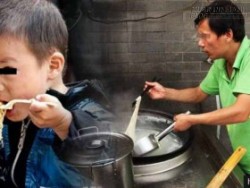 Lời nói dối của ông chủ tiệm mì mang lại cuộc đời mới cho hai mẹ con nghèo