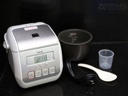 Mách bạn 4 mẹo vặt lau chùi nồi cơm điện sáng bóng