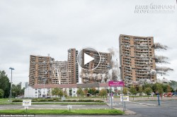 Đánh sập 3 tòa nhà cao tầng chỉ trong 5 giây