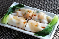 Tự làm bánh cuốn nhân tôm tại nhà