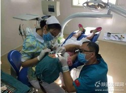 Cảm động bác sĩ quỳ 40 phút để thực hiện ca phẫu thuật khó khăn cho bé gái 9 tuổi