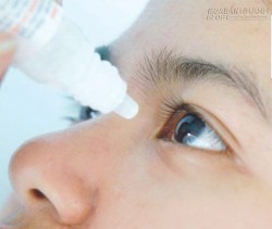 Cẩn thận mù vĩnh viễn do dùng thuốc nhỏ mắt sai cách