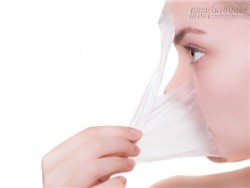 Bạn có thể bị nhiễm bệnh khi lột da tắm trắng