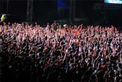 Té ngửa trước sự thật những cảnh quay vạn người trong phim