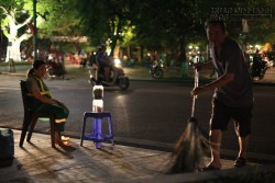 Câu chuyện cảm động lúc 11h đêm tại Hồ Gươm xôn xao dư luận