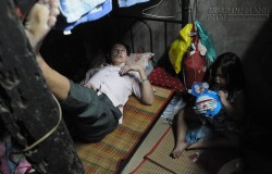 Cảnh sống 7 người trong căn nhà siêu nhỏ chỉ 2m2 ở Sài Gòn