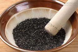 Bất ngờ với công dụng chữa bệnh viêm đại tràng mãn tính, rụng tóc, táo bón, thương hàn của hạt vừng đen