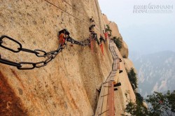 Những cây cầu cheo leo chỉ nhìn thôi đã sợ