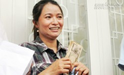 Ngày mai, triệu phú ve chai nhận lại hơn 1 triệu yen