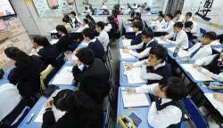 Cuộc chiến giành giáo viên lương 11 triệu USD ở Hong Kong