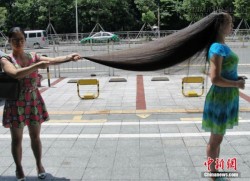 Gặp gỡ cô gái kỳ lạ... suốt 15 năm không cắt tóc