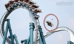 Kinh hoàng cảnh tàu lượn siêu tốc văng khỏi đường ray
