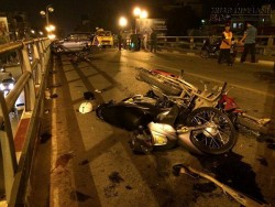 Toàn cảnh vụ tông xe liên hoàn trên cầu vượt