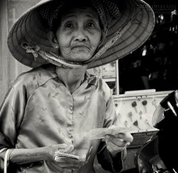 Đáng suy ngẫm câu chuyện cụ già bán vé số và gã giang hồ