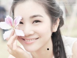Nhìn thấu tâm can phụ nữ qua nốt ruồi ở cổ