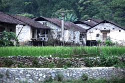 Đến Cao Bằng tham quan Làng đá Khuổi Kỵ