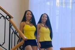 Cặp sinh đôi giống nhau nhất thế giới yêu chung một người