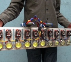 Chiếc đèn pin công suất 1000W có thể chiếu sáng cả một ngọn núi