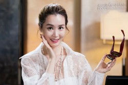 Bị chê bai, cô vợ nhà quê quyết lột xác, khiến chồng sợ hãi bỏ tất cả để giữ vợ