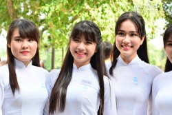 Cô gái ống nghiệm học xuất sắc, chơi 7 nhạc cụ