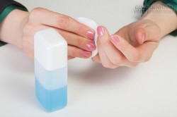 6 mẹo vặt cực hay chỉ với một chai nước tẩy sơn móng tay