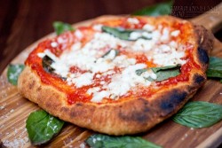 Nghe câu chuyện của chiếc pizza rán đang làm điên đảo cả New York