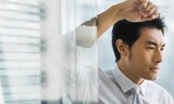 Choáng váng khi biết được sự thật về công việc và lương khủng của vợ