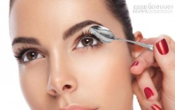 3 cách uốn cong lông mi tại nhà bạn gái nào cũng phải biết