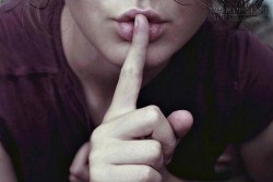 Nhân Tướng Học: 4 Nét Của Người Không Giữ Được Bí Mật