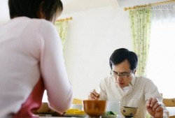Cái kết bất ngờ khi vợ âm thầm điều trị bệnh yếu sinh lý cho chồng