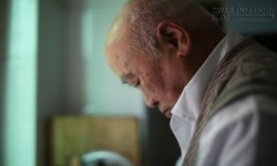 Chiếc rương kính vỡ vụn khiến ba người con trai nhận ra lỗi lầm của mình