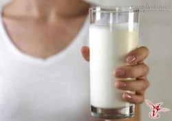 Uống 1 ly sữa nóng buổi tối: Ngủ ngon, da mịn màng!
