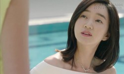 Bà chị chồng ghét tôi như hắt nước đổ đi đã phải nhún nhường khi thấy tôi cầm bức ảnh đó