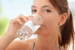 Giảm cân nhanh chóng chỉ bằng cách uống nước đúng giờ