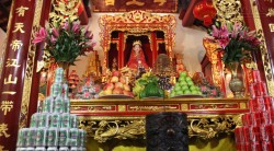 Cách tỉa chân nhang cho bàn thờ Gia Tiên ngày tết.