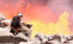 Choáng với người đàn ông nướng bánh mì ngay khi núi lửa đang phun trào