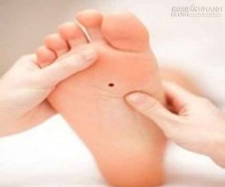 Xem bói vận mệnh qua nốt ruồi trên chân